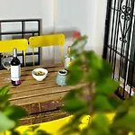 Διαμέρισμα Charming In *