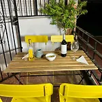 Διαμέρισμα Charming In *